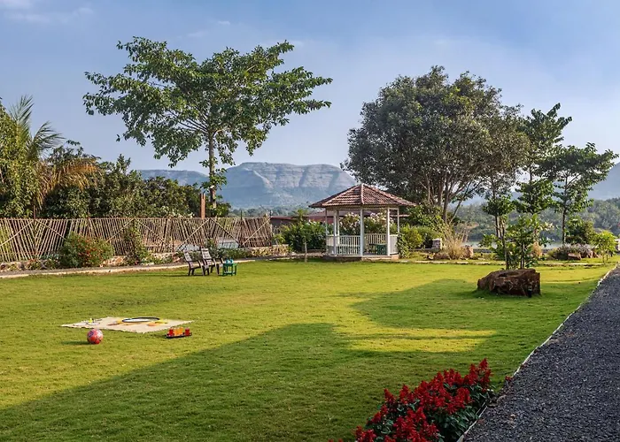 Saffronstays Lake House Bouganvillea: Rustic Lakeside Villa with Pool Nashik